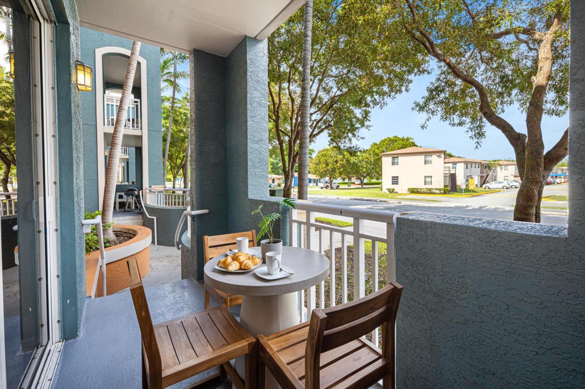 Dharma Home Suites South Miami At Red Road Commons 외부 사진