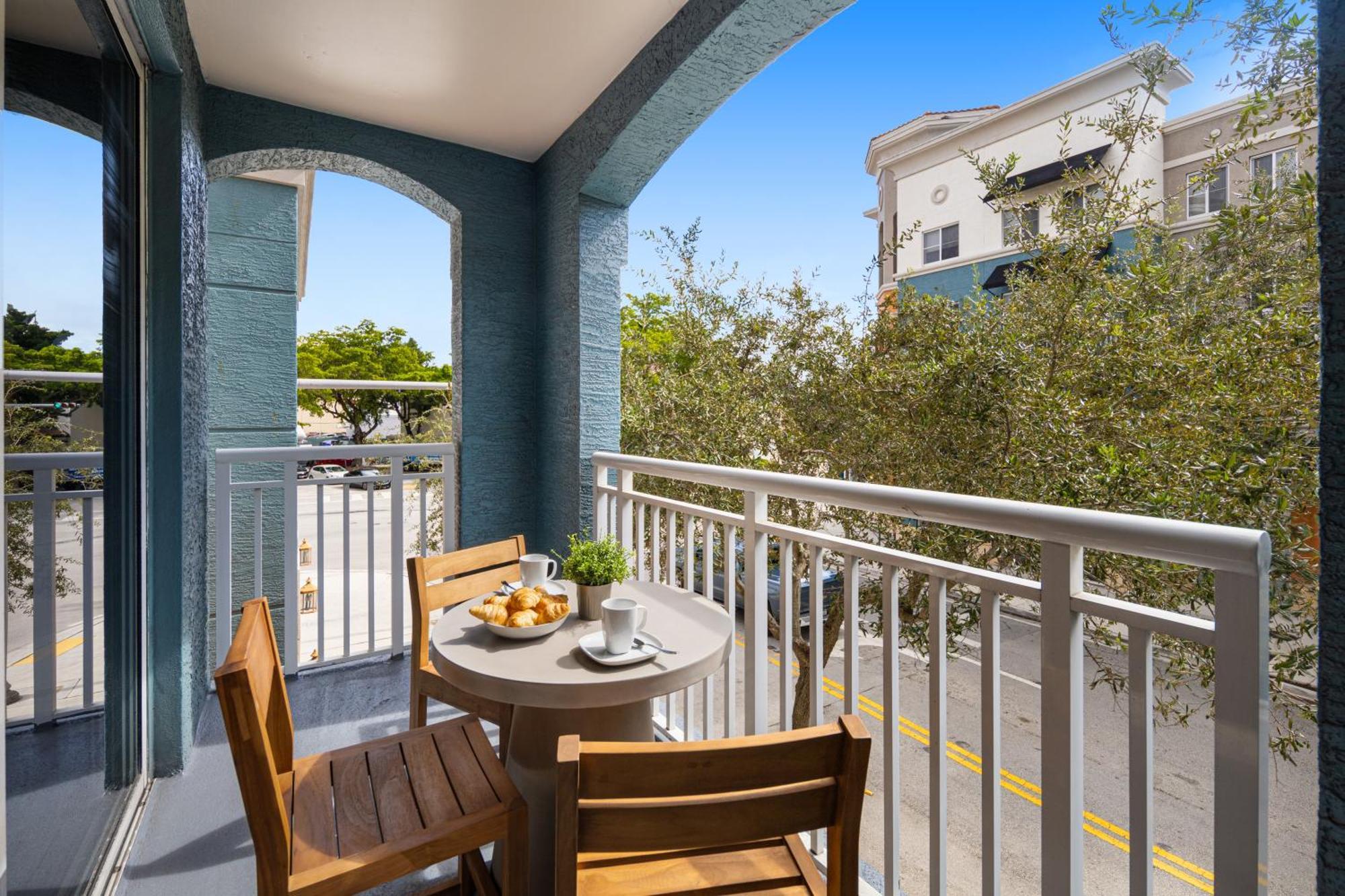 Dharma Home Suites South Miami At Red Road Commons 외부 사진